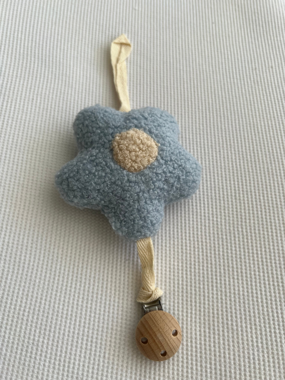 Bouclé Daisy Pacifier Clip