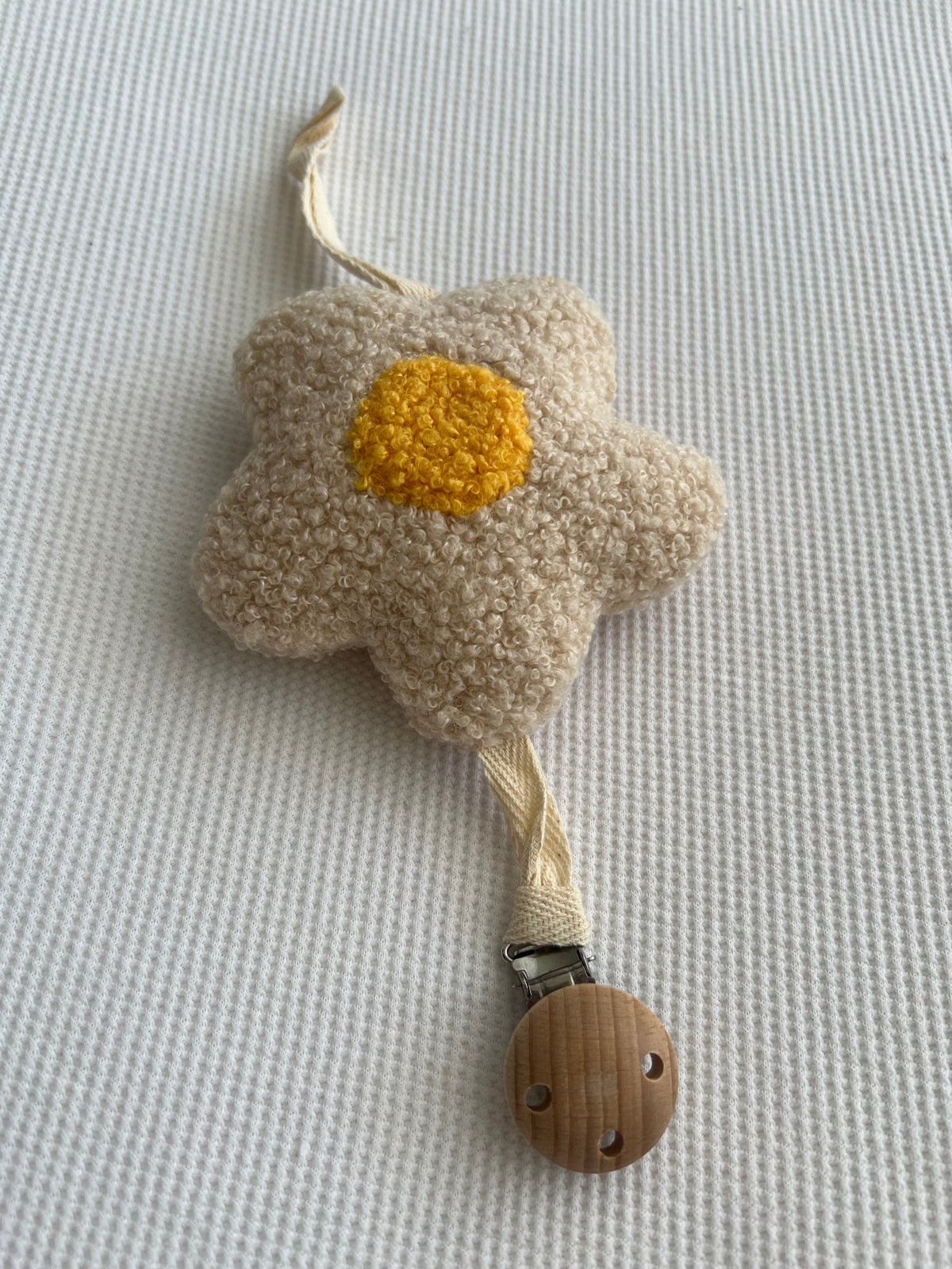 Bouclé Daisy Pacifier Clip