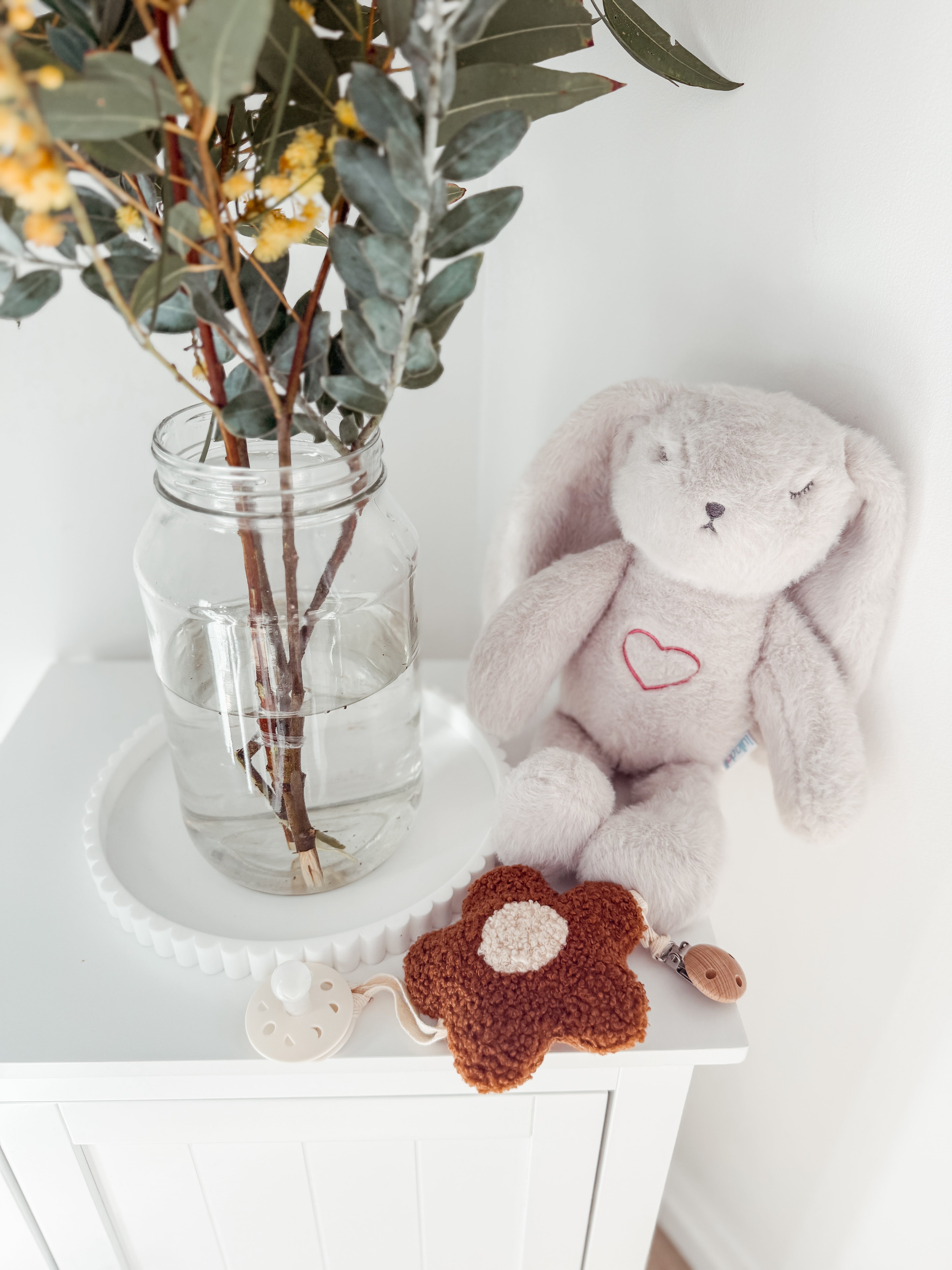 Bouclé Daisy Pacifier Clip
